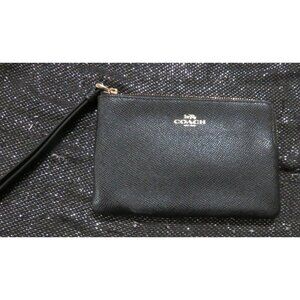 Coach 2020 Black Corner Zip Wristlet in CrossGrain Leather F58032
